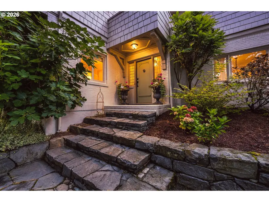 2547 SW Hillcrest Dr, Portland, OR 97201 - #2