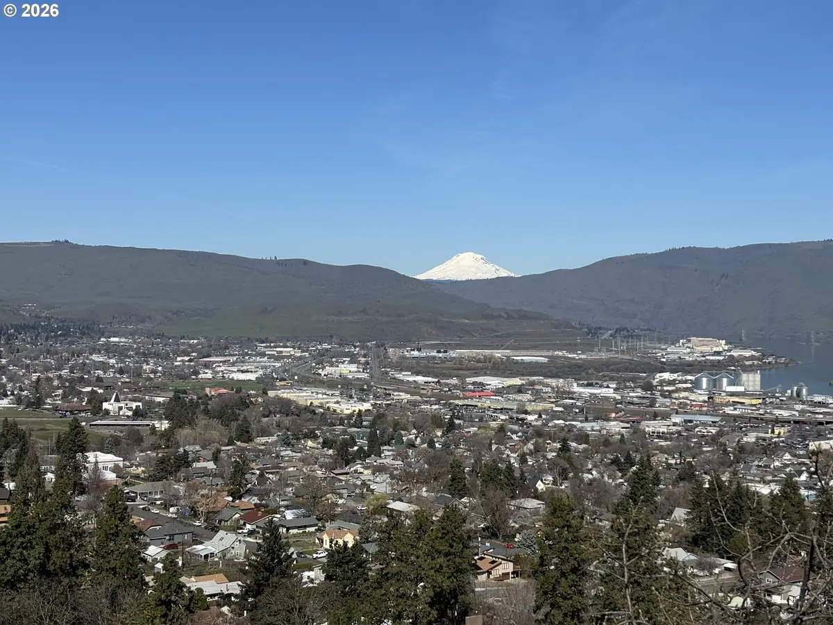 321 E Scenic Dr, The Dalles, OR 97058 - #1