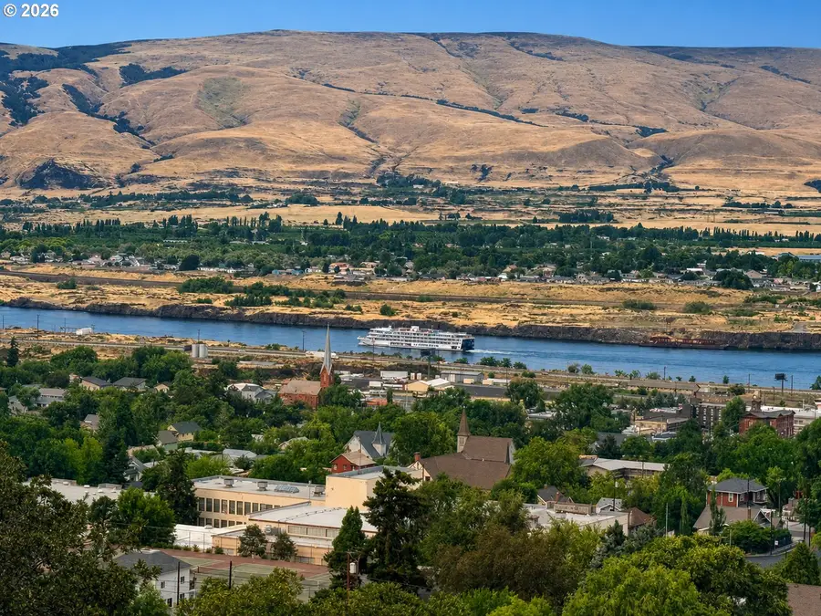 321 E Scenic Dr, The Dalles, OR 97058 - #3