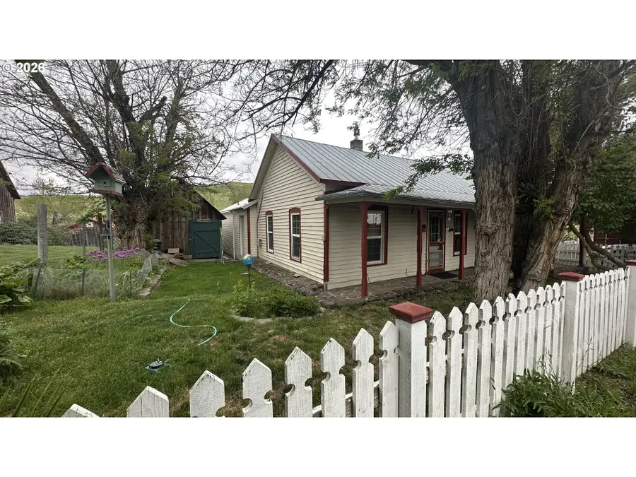 118 SE Moody Ave, Condon, OR 97823 - #2