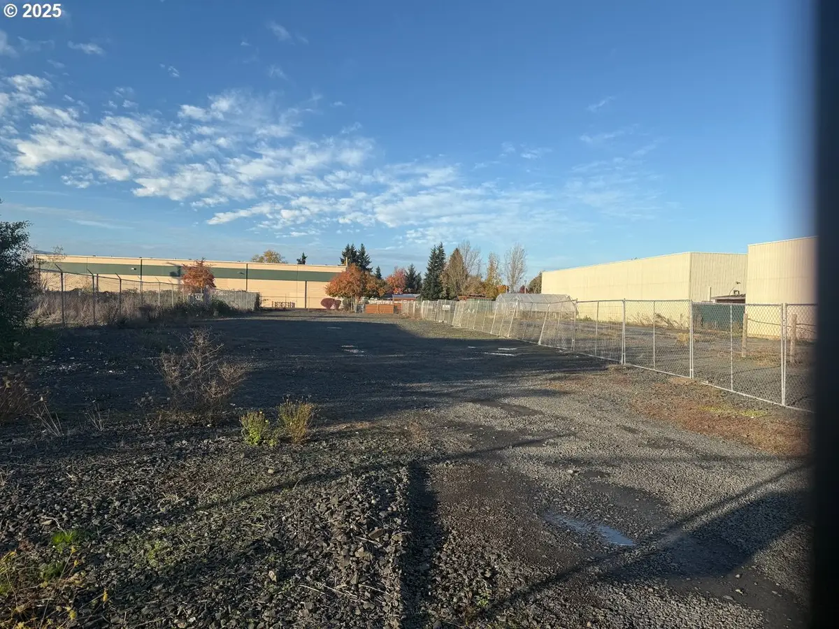 3939 Cross St, Eugene, OR 97402 - Image #1