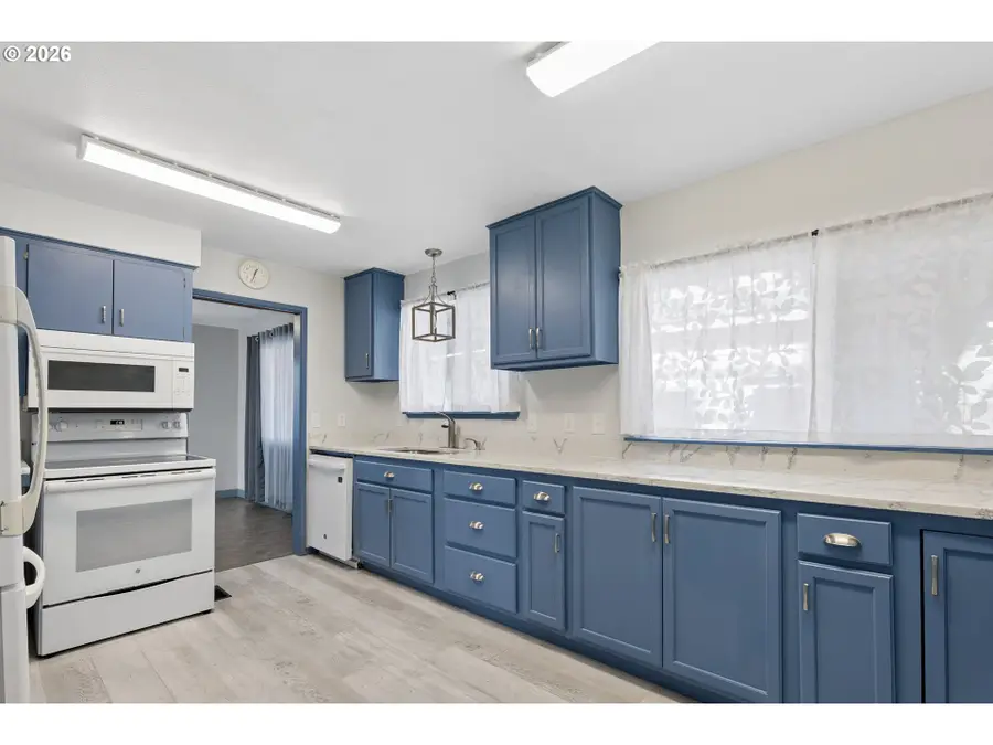 389 Maxwell Rd, Eugene, OR 97404 - #3