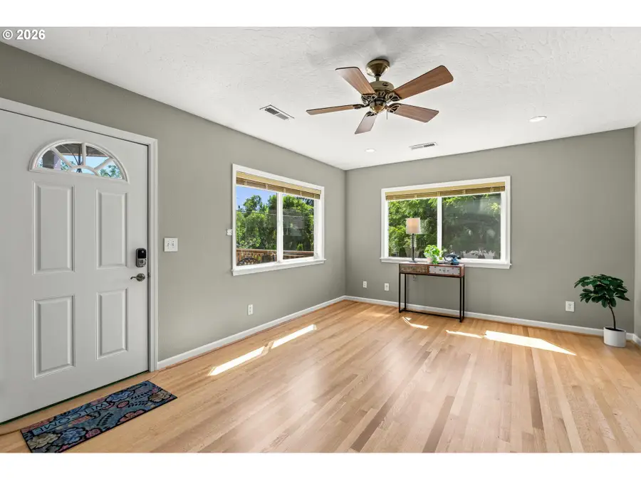 923 E 36th Ave, Eugene, OR 97405 - #3