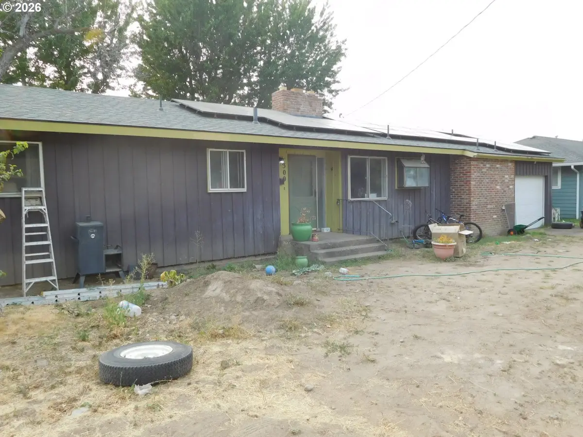 300 Parkview St, Milton Freewater, OR 97862 - #1