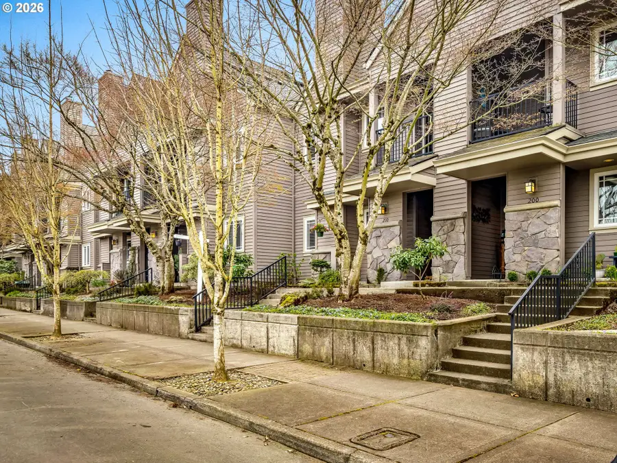 210 NE 5th St, Gresham, OR 97030 - #2