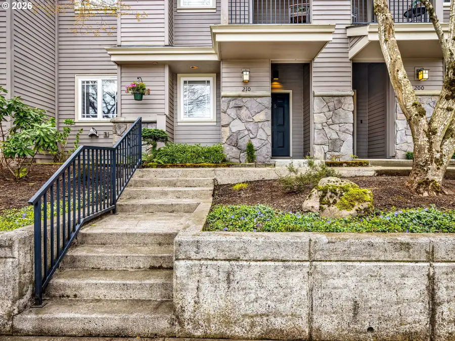 210 NE 5th St, Gresham, OR 97030 - #3