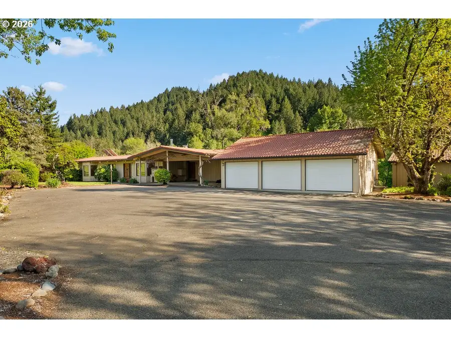 2233 Riverside Dr, Myrtle Creek Riddle, OR 97457 - #2