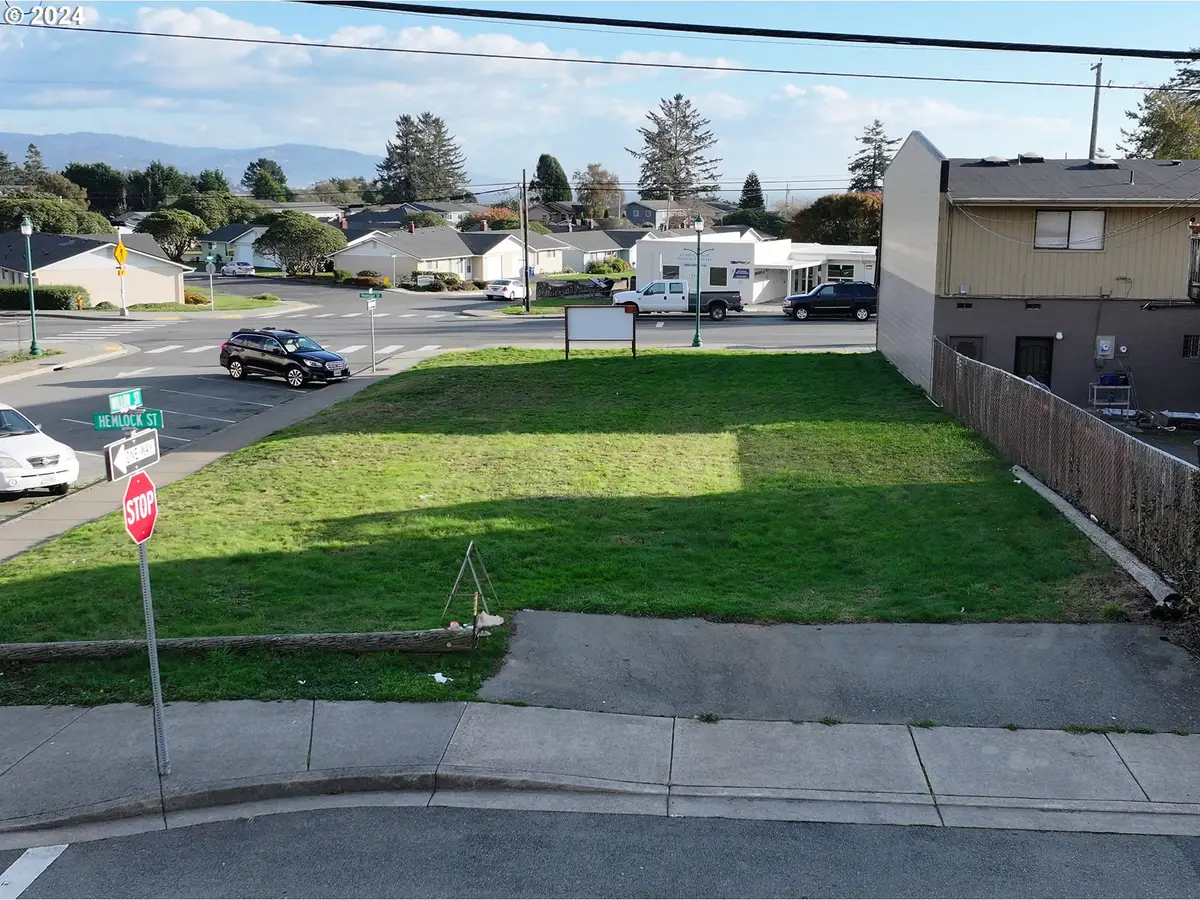 531 Hemlock St, Brookings, OR 97415 - Image #1
