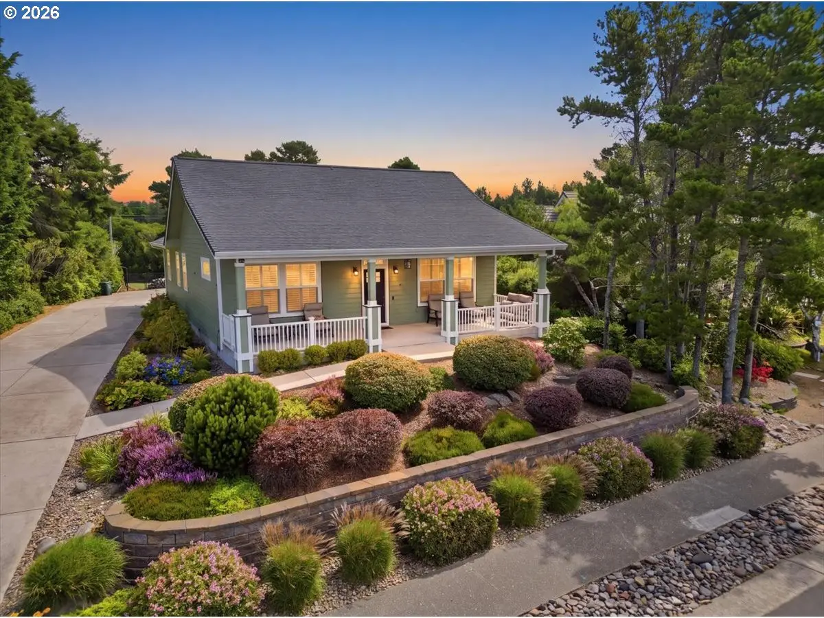 119 Shoreline Dr, Florence, OR 97439 - #1