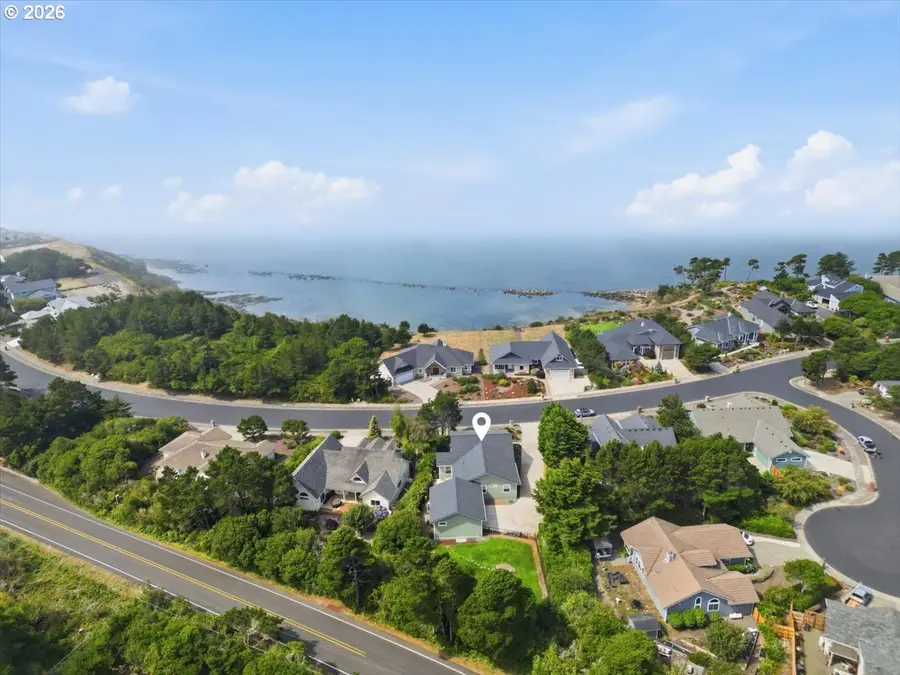 119 Shoreline Dr, Florence, OR 97439 - #2