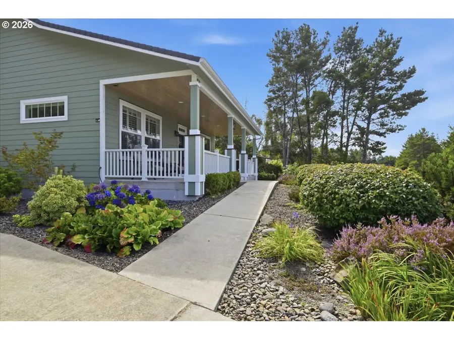 119 Shoreline Dr, Florence, OR 97439 - #3