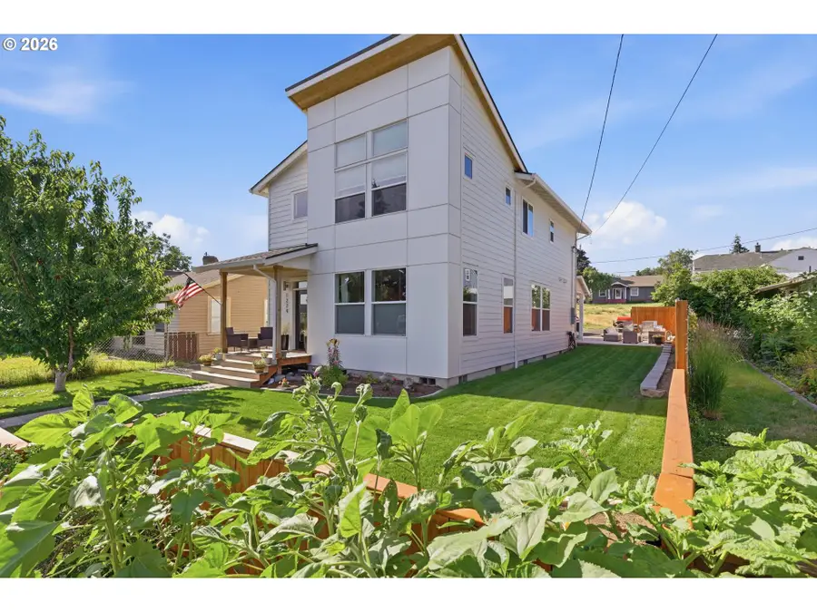 1224 E 8th St, The Dalles, OR 97058 - #2