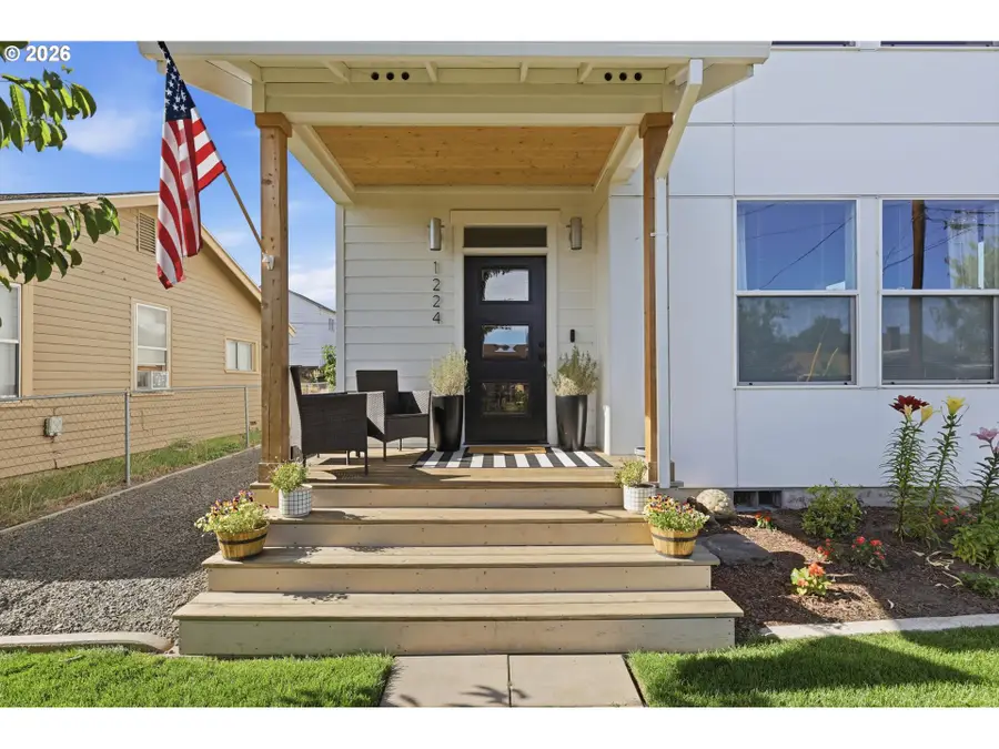 1224 E 8th St, The Dalles, OR 97058 - #3