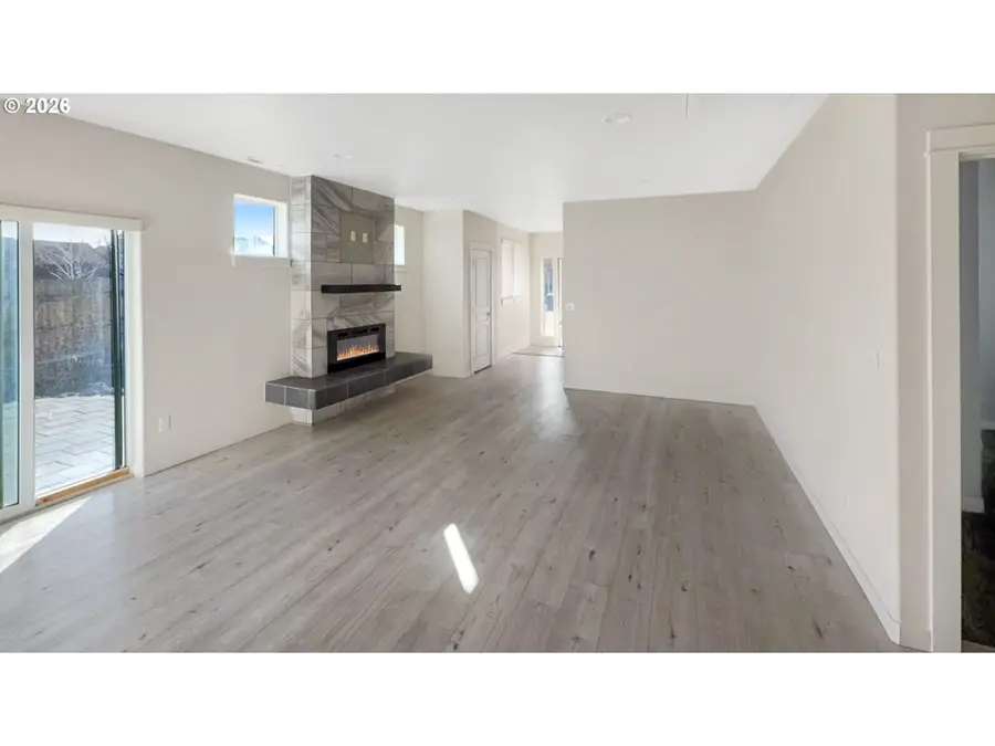 3011 NW Dogwood Ave, Redmond, OR 97756 - #3