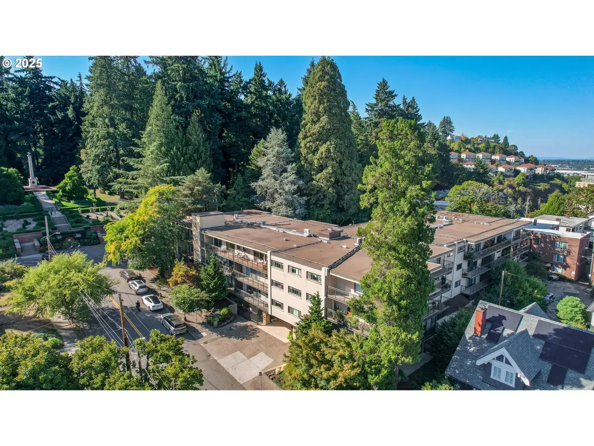 2393 SW Park Pl #210, Portland, OR 97205 - Image #1