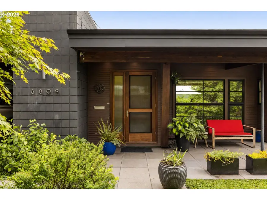 6809 SE Ash St, Portland, OR 97215 - #2