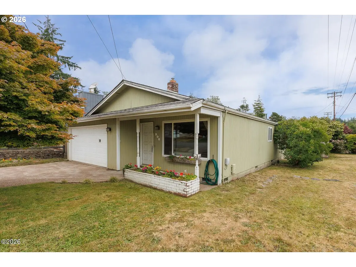 806 NE Douglas St, Newport, OR 97365 - #1
