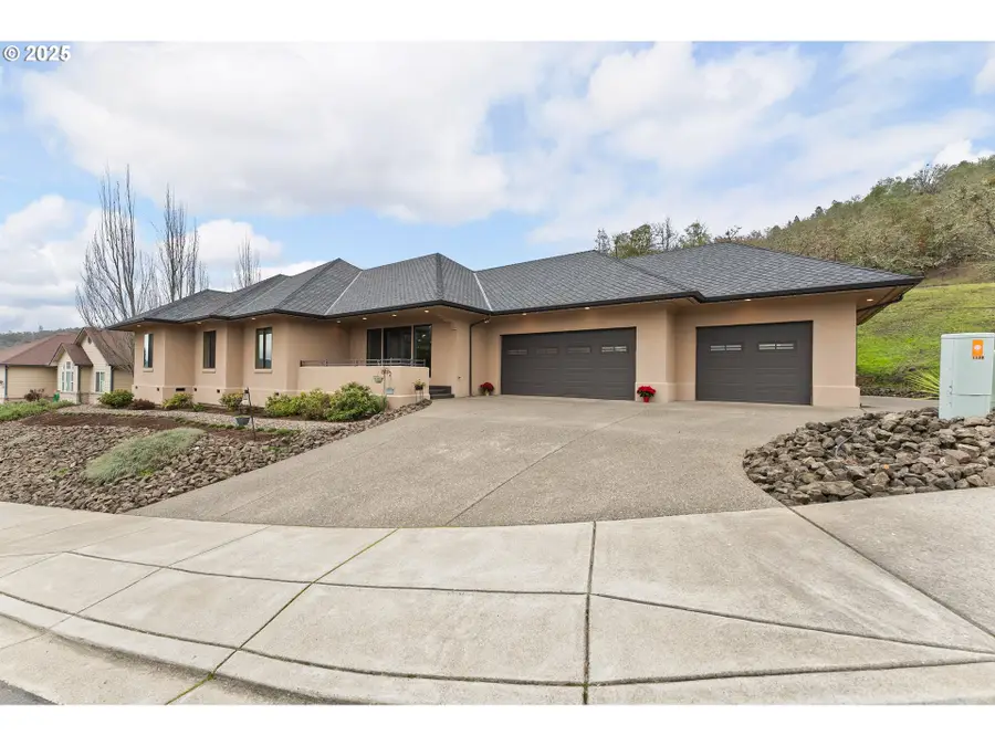 1518 NE Vista Fe Ct, Roseburg, OR 97470 - Image #3