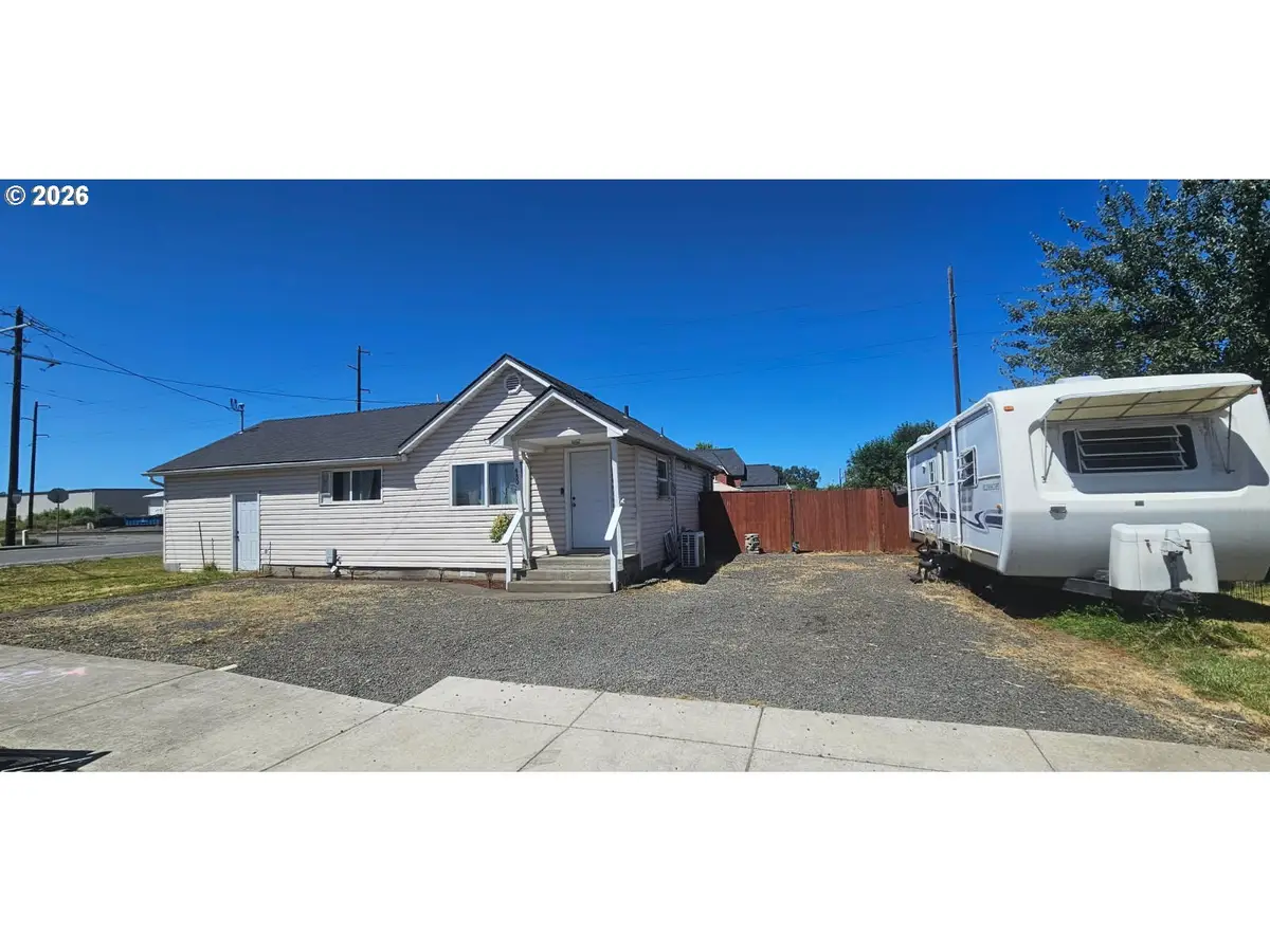 680 S 5th St, Harrisburg, OR 97446 - #1
