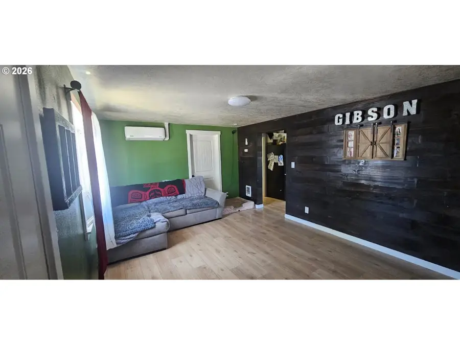 680 S 5th St, Harrisburg, OR 97446 - #3