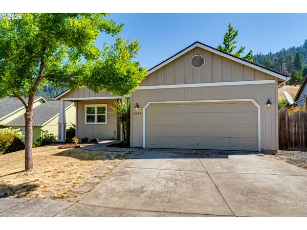 1847 S 61st St, Springfield, OR 97478