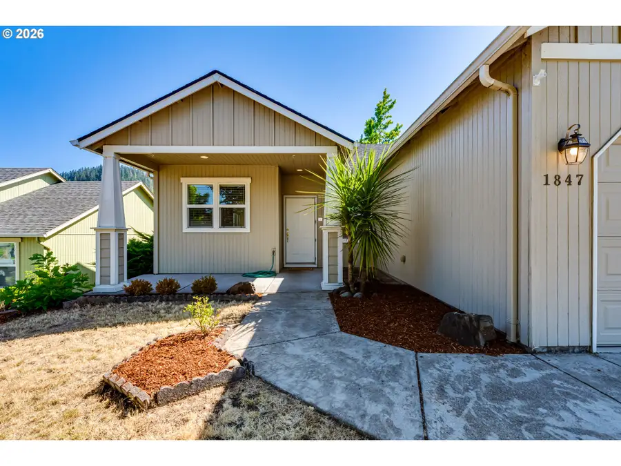 1847 S 61st St, Springfield, OR 97478 - #3