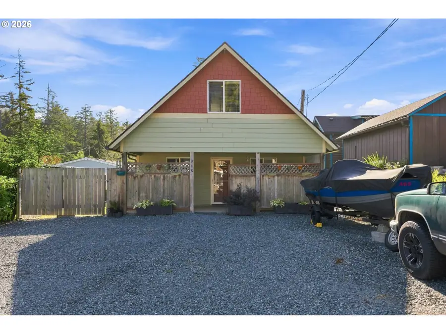 946 S Easy St, Rockaway Beach, OR 97136 - #2