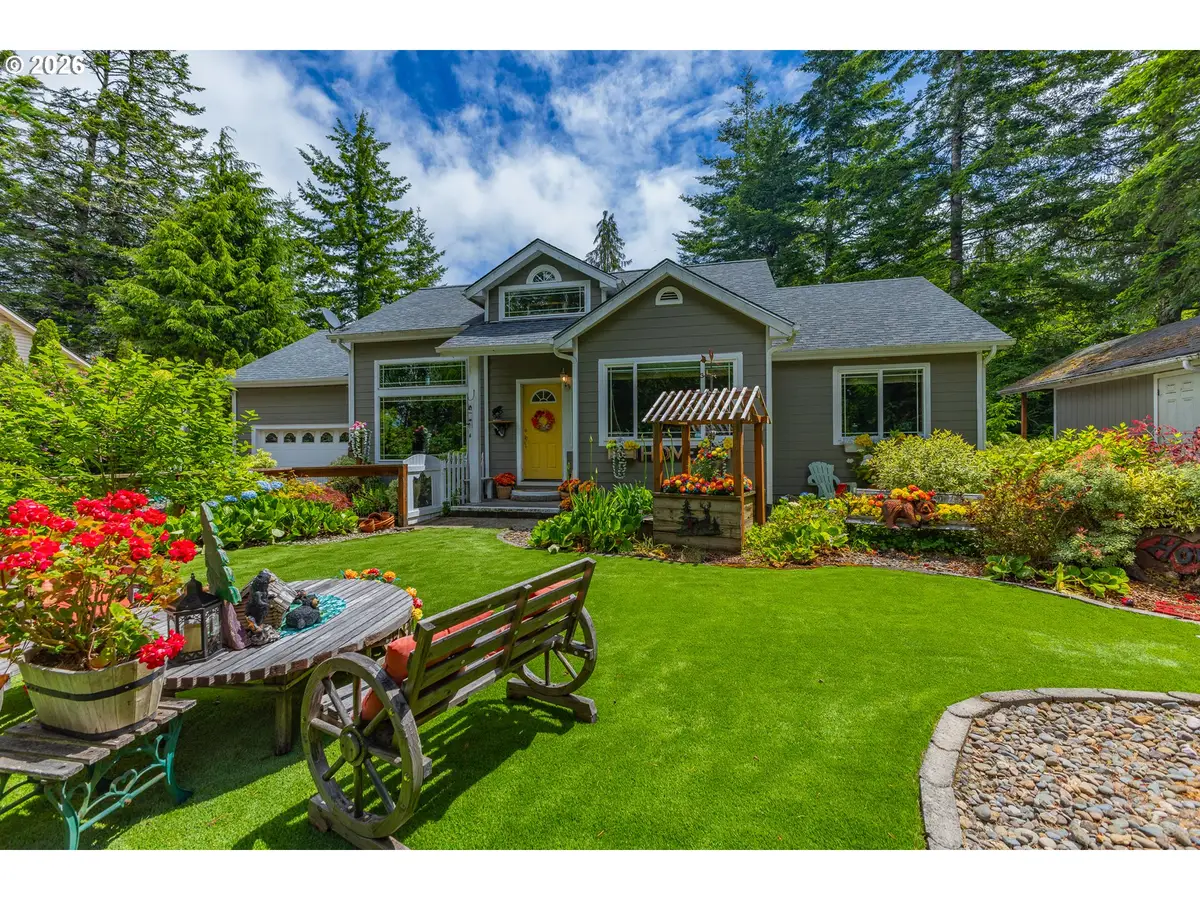 692 18th Ave, Coos Bay, OR 97420 - #1
