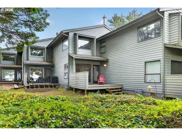 3250 NW Oceanview Dr #18, Newport, OR 97365