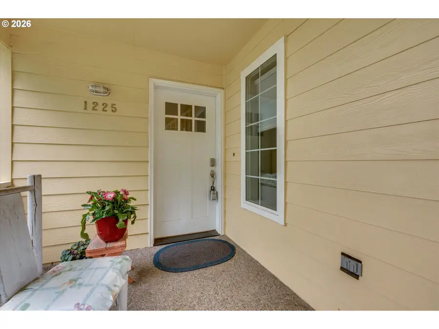 1225 E Foothills Dr, Newberg, OR 97132 - #2