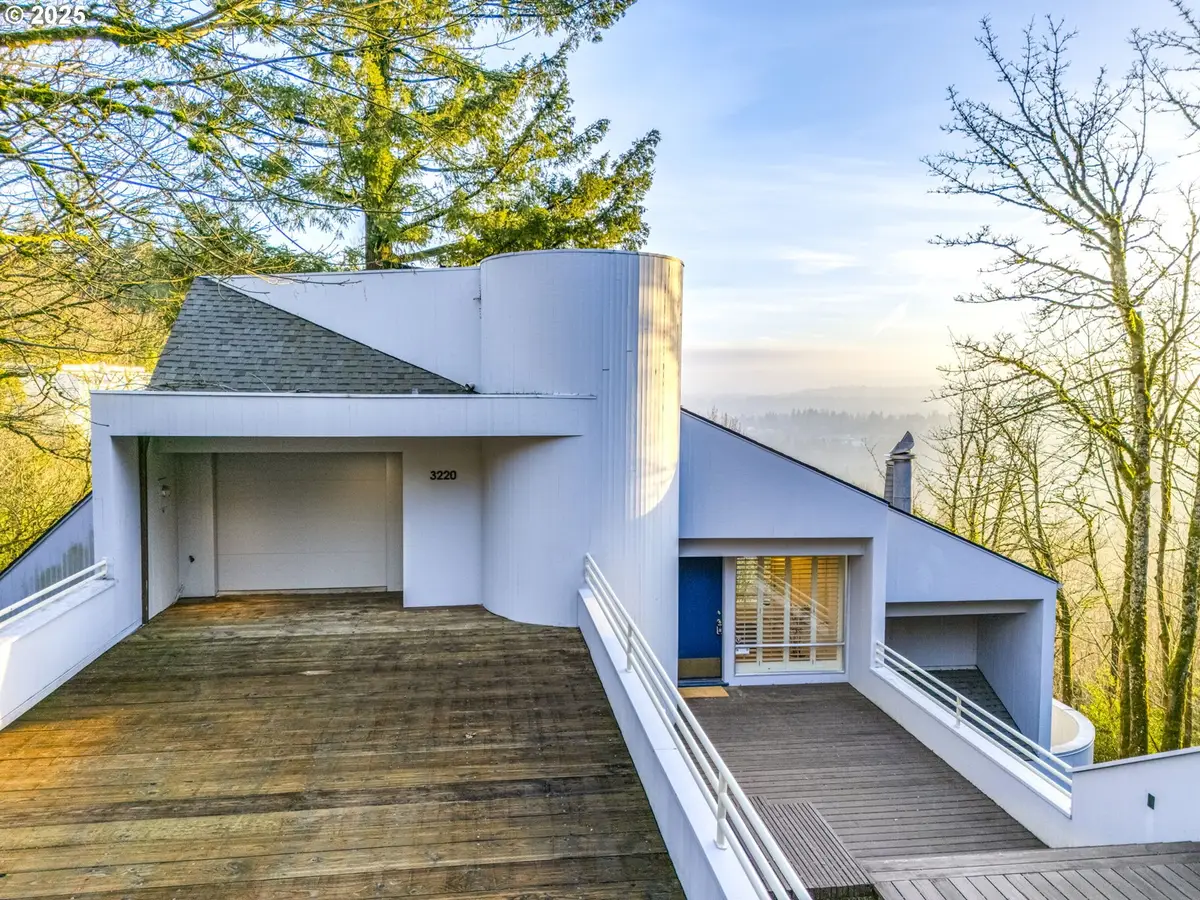3220 SW Fairmount Blvd, Portland, OR 97239 - #1