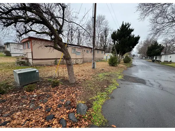 1215 SW 11th St #112, Hermiston, OR 97838