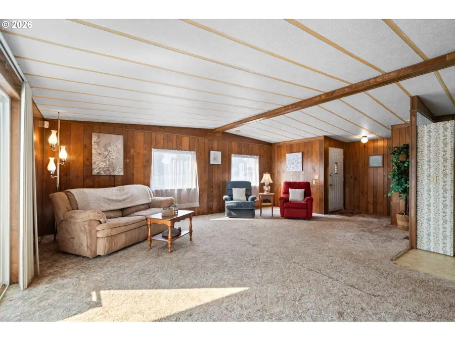 8 Sage Ct, Hermiston, OR 97838 - #3