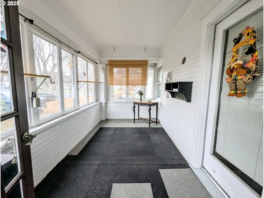 1302 9th St, La Grande, OR 97850 - Image #2