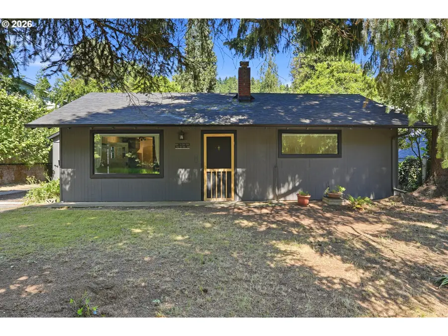 2832 NE Fremont Dr, Portland, OR 97220 - #2