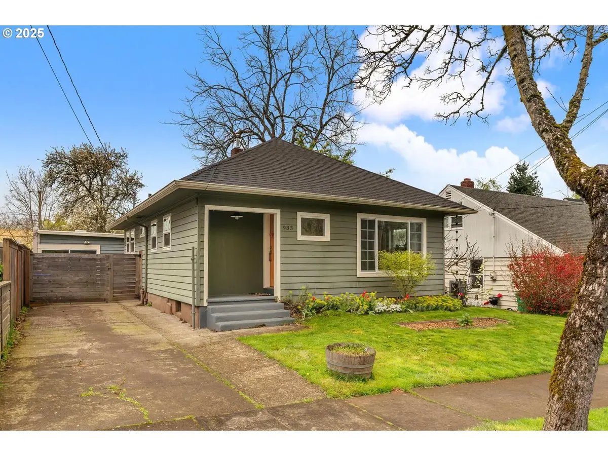 933 NE Oneonta St, Portland, OR 97211 - Image #1
