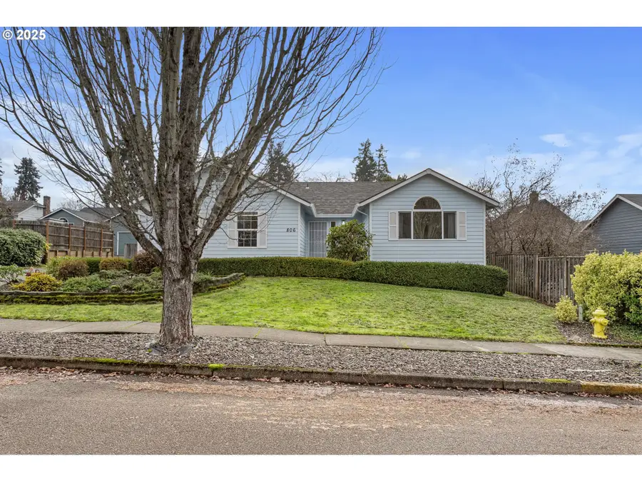 806 E Edgewood Dr, Newberg, OR 97132 - Image #2