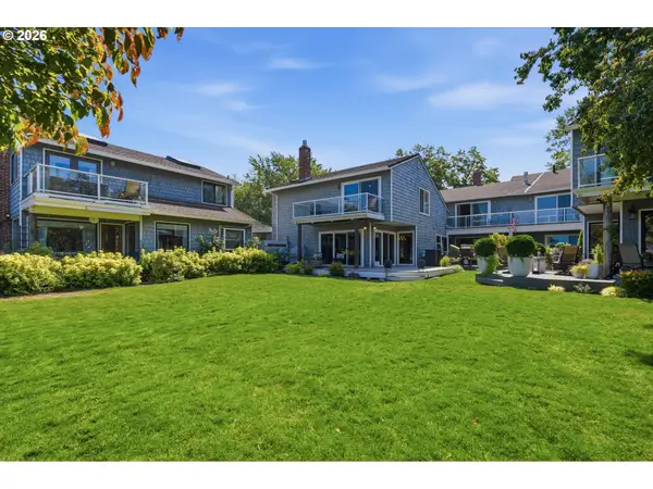 627 N Tomahawk Island Dr, Portland, OR 97217