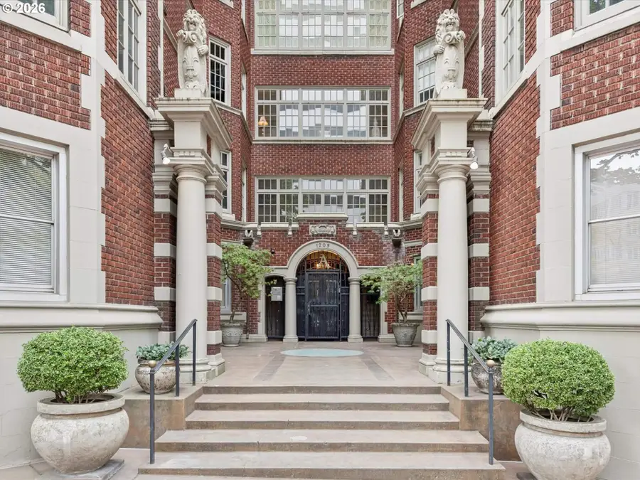 1209 SW 6th Ave #701, Portland, OR 97204 - #2