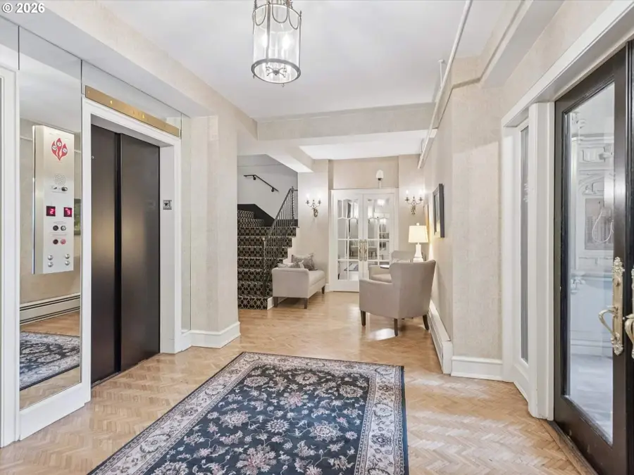 1209 SW 6th Ave #701, Portland, OR 97204 - #3