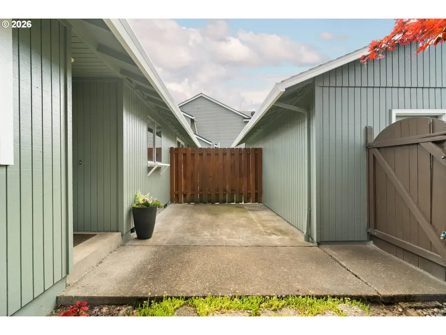 3097 SE Blue Bird Dr, Hillsboro, OR 97123 - #3