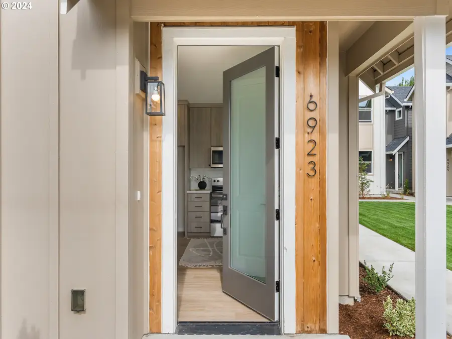 6917 N Bank St, Portland, OR 97203 - #3