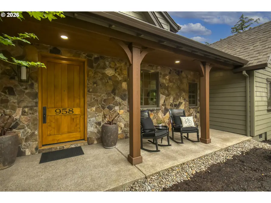 958 S Vacuna St, Portland, OR 97219 - #3