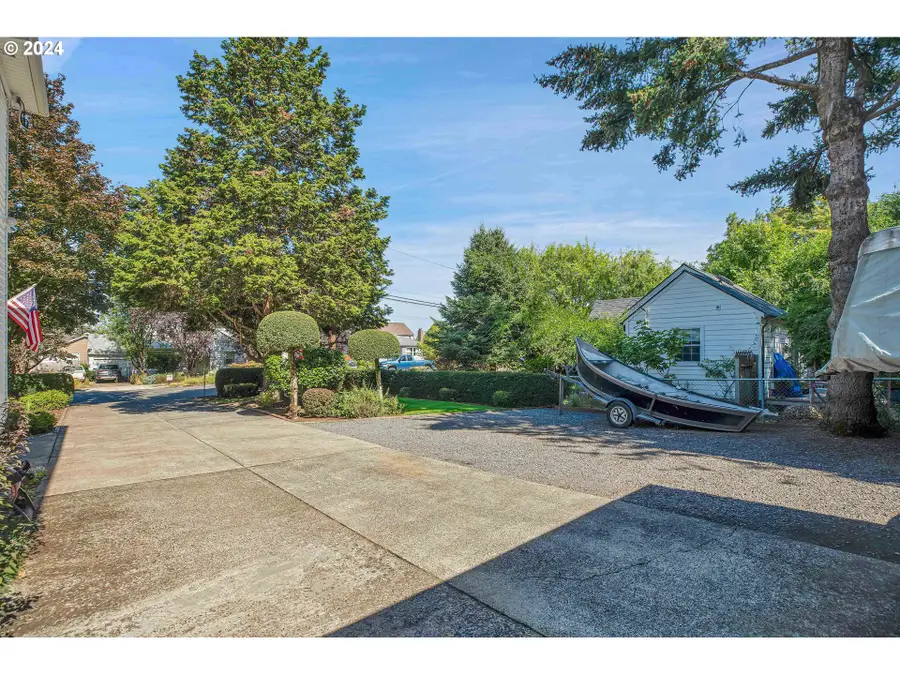 10724 SE Clinton St, Portland, OR 97266 - Image #3