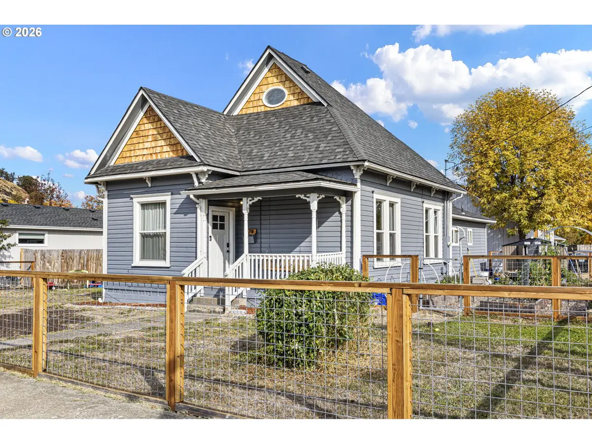 174 SE Mosher Ave, Roseburg, OR 97470 - #1