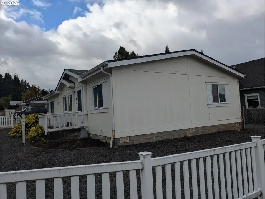 133 S Gateway Blvd, Cottage Grove, OR 97424 - #3