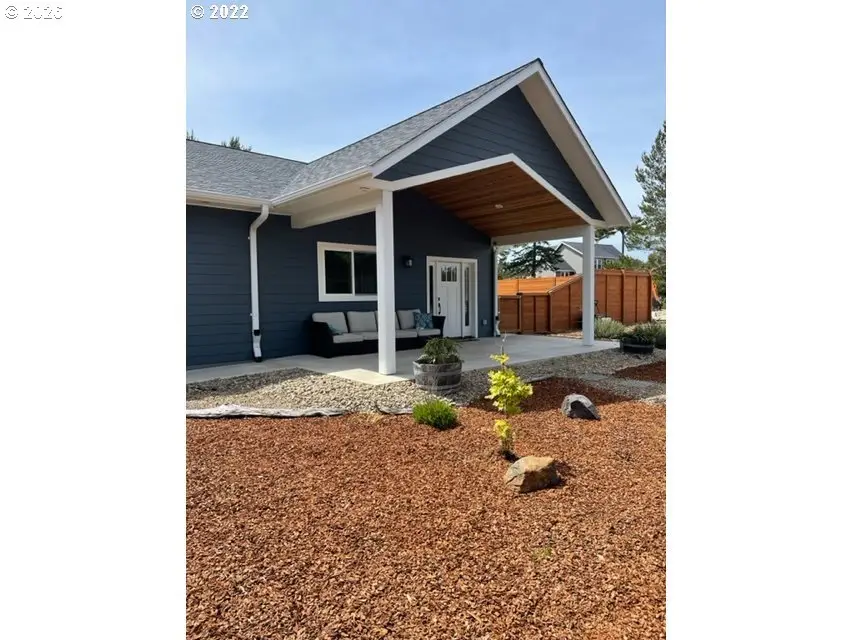 88051 Lake Point Dr, Florence, OR 97439 - #2