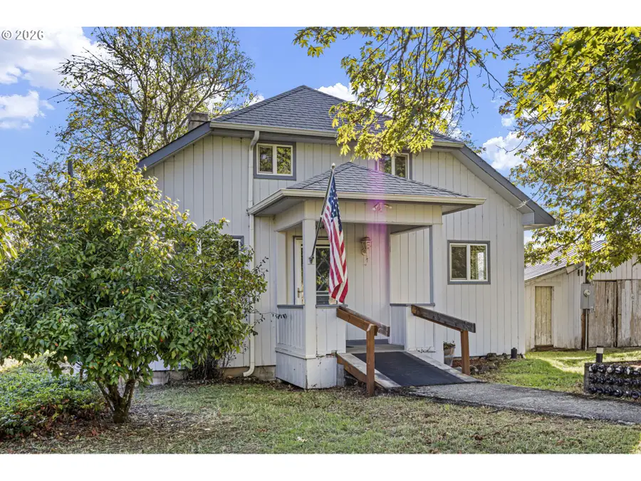 2064 S Myrtle Rd, Myrtle Creek Riddle, OR 97457 - #2