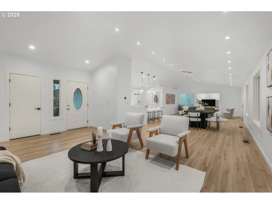 257 SW Nancy Cir, Gresham, OR 97030 - Image #2