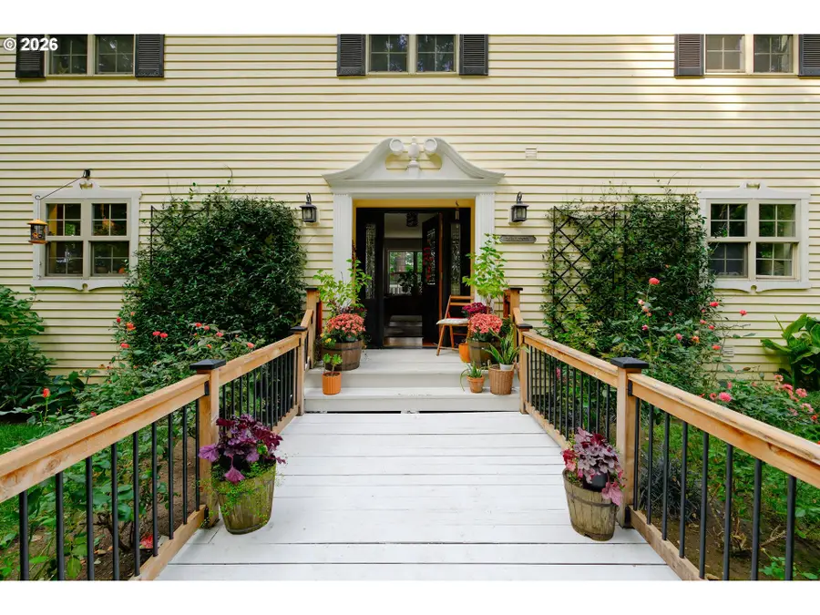 511 S Center St, Oregon City, OR 97045 - Image #2